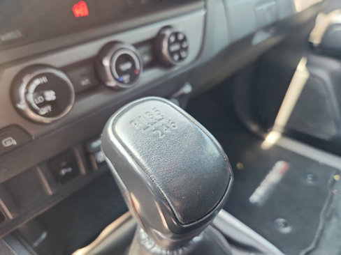 Used 2018 Toyota Tacoma TRD Off-Road image 19
