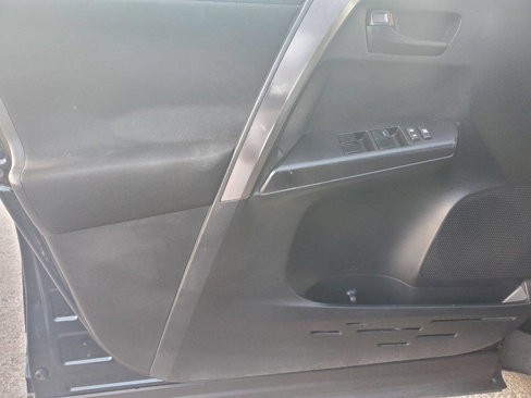 Used 2017 Toyota RAV4 LE image 22