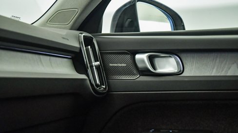 Certified 2025 Volvo XC40 B5 Plus w/ Climate Package image 27