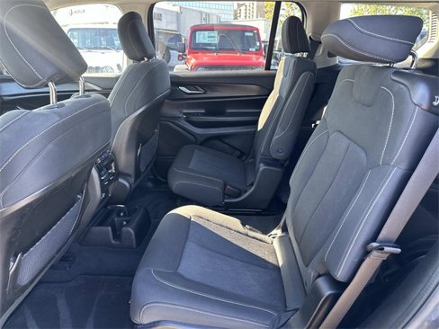 Certified 2023 Jeep Grand Cherokee L Laredo image 12