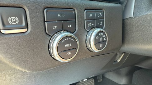 Used 2025 GMC Sierra 1500 SLT image 18