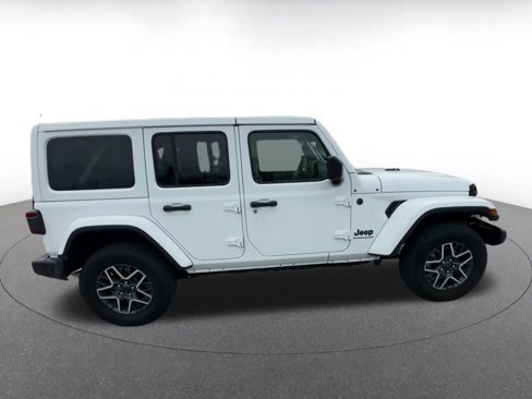 Used 2025 Jeep Wrangler Sahara image 16