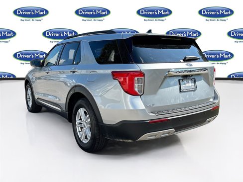 Used 2024 Ford Explorer XLT w/ Equipment Group 202A image 6