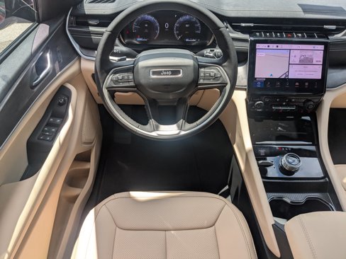 New 2025 Jeep Grand Cherokee Limited image 17