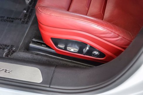 Used 2020 Porsche Panamera image 37