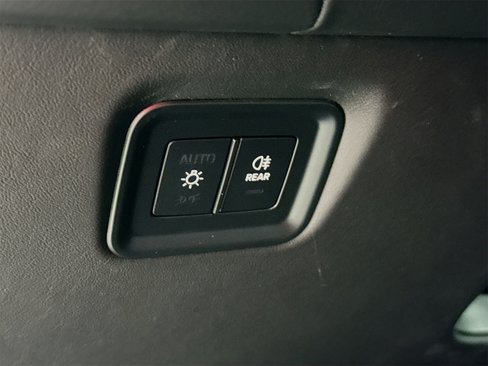 Used 2024 Porsche Cayenne image 11