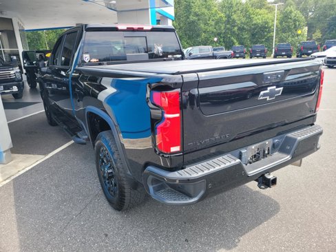 Used 2024 Chevrolet Silverado 2500 LT w/ Midnight Edition image 11
