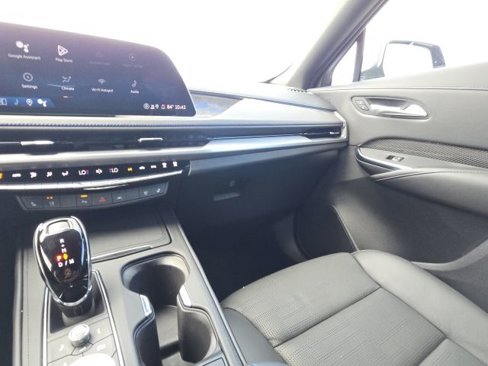 Used 2025 Cadillac XT4 Sport image 25