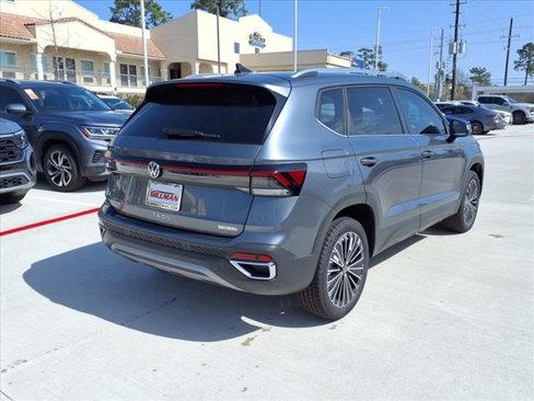 New 2025 Volkswagen Taos SE image 6