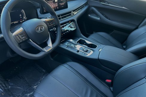 New 2025 INFINITI QX60 Luxe w/ Black Edition image 9