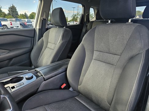Used 2024 Nissan Rogue SV image 10
