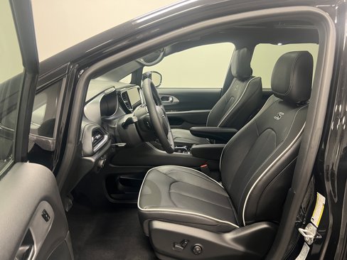 New 2026 Chrysler Pacifica Limited w/ S Appearance Package image 14
