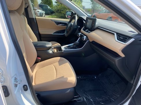 Used 2019 Toyota RAV4 XLE image 27