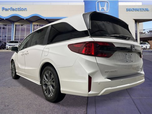 New 2026 Honda Odyssey Touring image 3