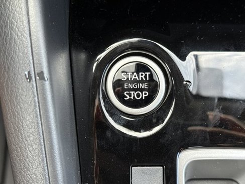 New 2025 Nissan Versa SR image 18