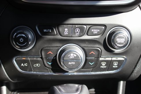 Used 2020 Jeep Cherokee Limited image 8