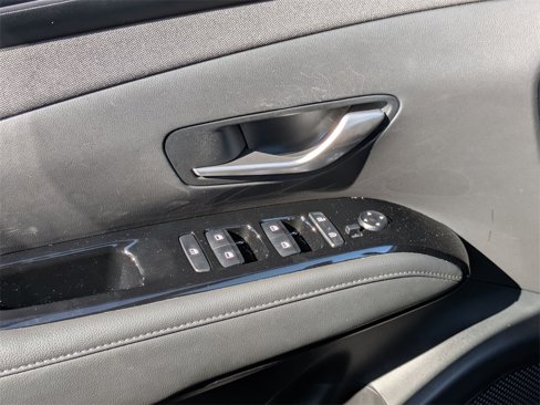 Used 2023 Hyundai Tucson Limited image 17