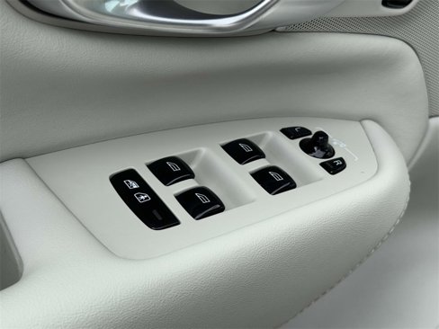 Used 2024 Volvo XC90 B6 Plus w/ Protection Package image 16