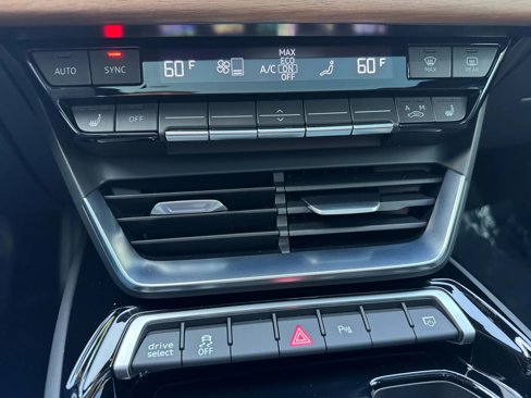 Used 2023 Audi e-tron GT Premium Plus image 38