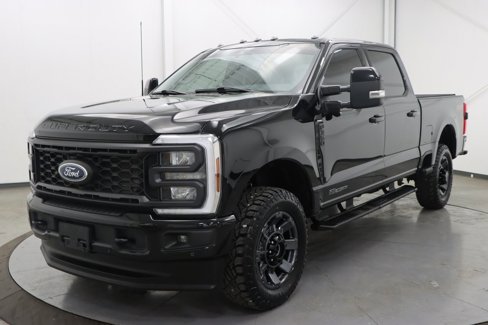 Used 2024 Ford F350 Lariat w/ Lariat Ultimate Package image 3