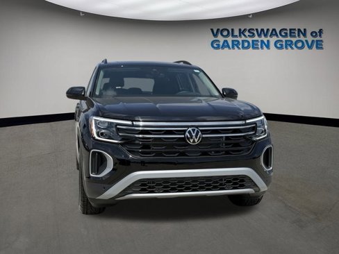 New 2025 Volkswagen Atlas Peak Edition SE image 2