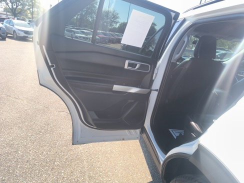 Used 2022 Ford Explorer XLT w/ Equipment Group 202A image 12