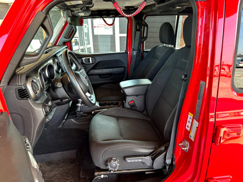Used 2018 Jeep Wrangler Unlimited Sahara w/ Dual Top Group image 29