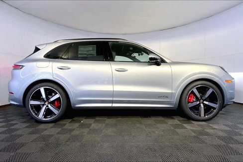 New 2026 Porsche Cayenne GTS image 8