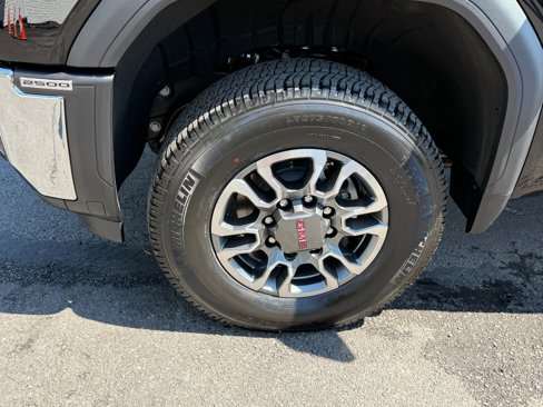 New 2025 GMC Sierra 2500 SLT w/ SLT Convenience Package image 9