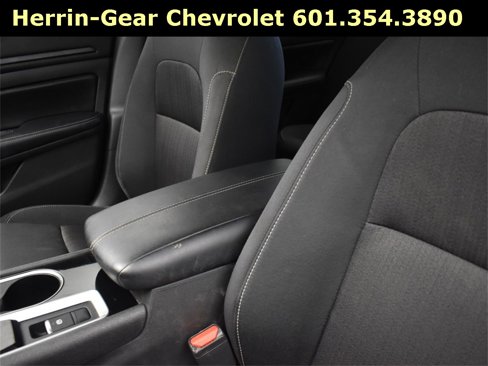 Used 2024 Nissan Altima 2.5 SV image 14