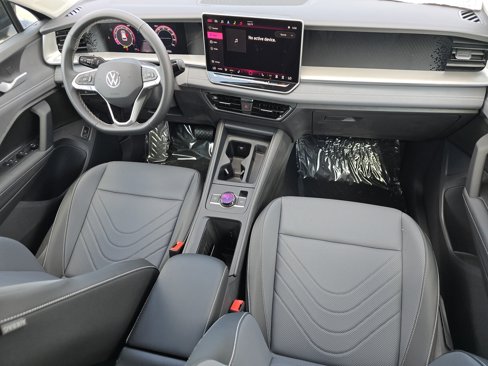 New 2025 Volkswagen Tiguan SE image 16