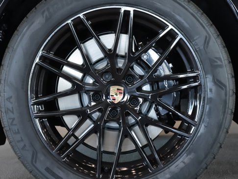New 2025 Porsche Cayenne S image 14