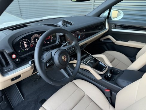 New 2025 Porsche Cayenne E-Hybrid image 4