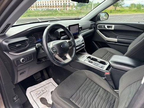 Used 2021 Ford Explorer XLT image 12