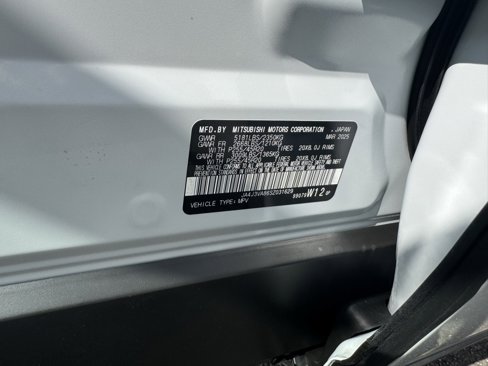 New 2025 Mitsubishi Outlander SE image 32