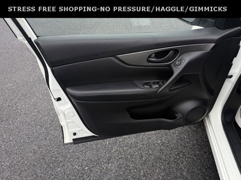 Used 2019 Nissan Rogue Sport S image 14