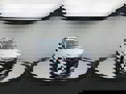 Used 2025 Volkswagen Atlas Peak Edition SE image 2