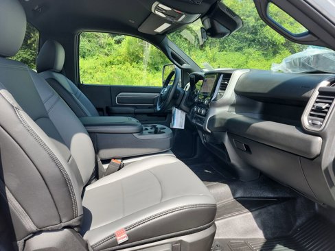 New 2025 RAM 5500 Tradesman image 32