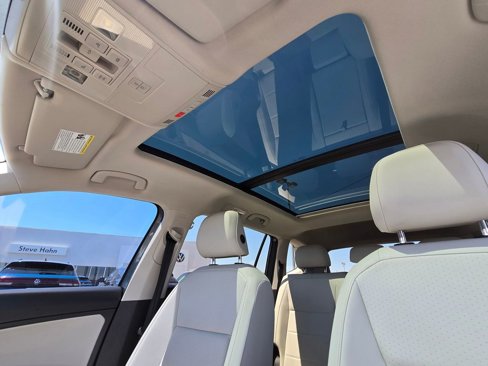 Used 2020 Volkswagen Tiguan SE w/ Panoramic Sunroof Package image 27