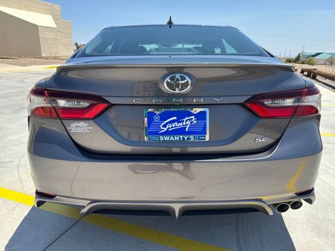 Used 2023 Toyota Camry SE image 4