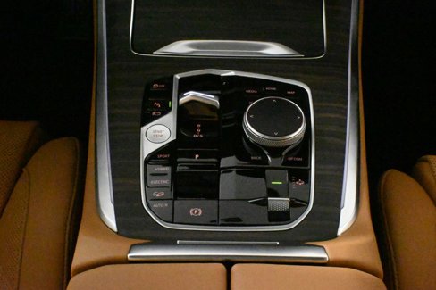 New 2026 BMW X5 xDrive50e w/ M Sport Package image 25