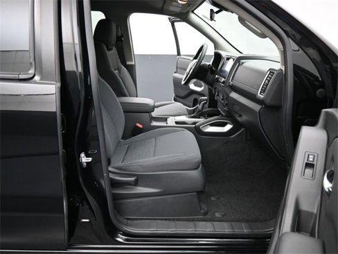 Used 2024 Nissan Frontier SV image 38