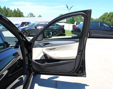 Used 2018 BMW M550i xDrive image 44