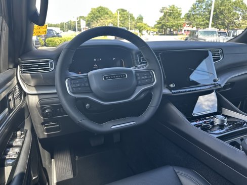 New 2025 Jeep Wagoneer L Series II image 17