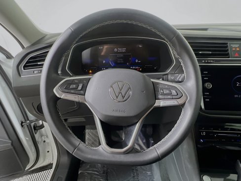 Used 2023 Volkswagen Tiguan SE image 18