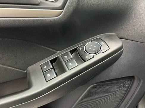 Used 2022 Ford Escape SE w/ SE Sport Appearance Package image 19