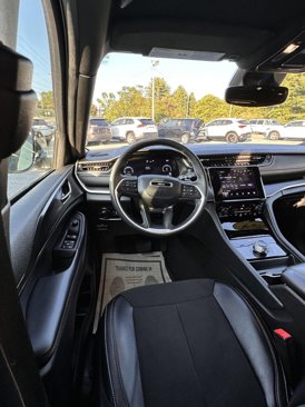 Used 2024 Jeep Grand Cherokee L Laredo image 10