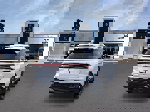 New 2025 Lincoln Nautilus Premier image 8