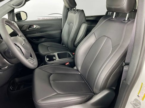 New 2026 Chrysler Pacifica Select image 21