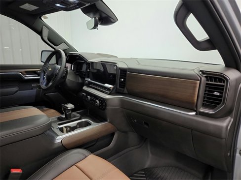 Used 2025 Chevrolet Silverado 1500 High Country w/ Technology Package image 34